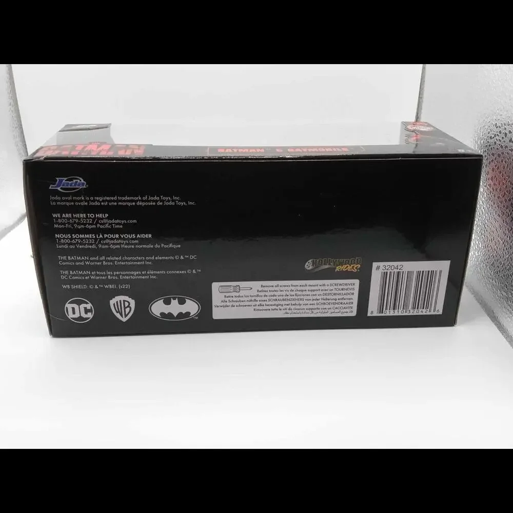 The Batman and Batmobile - DC Comics - Batmobile 1/32 Scale